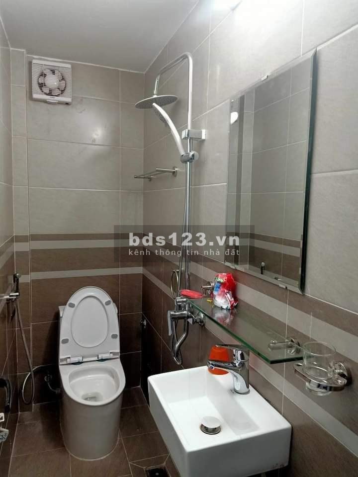 Bán nhà riêng tại phố Hoàng Cầu, 46m2 x 4 tầng, gần hồ, an sinh đỉnh, 3.8 tỷ TL 0333649396