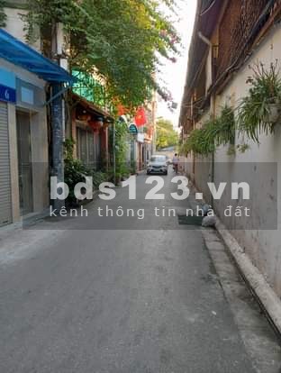 Bán đất Việt Hưng 45m, giá 2.2 tỷ, cách ô tô 10m, ngõ nông, thẳng đẹp, thông các hướng