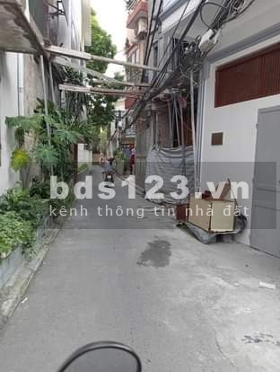 Bán đất Việt Hưng 45m, giá 2.2 tỷ, cách ô tô 10m, ngõ nông, thẳng đẹp, thông các hướng