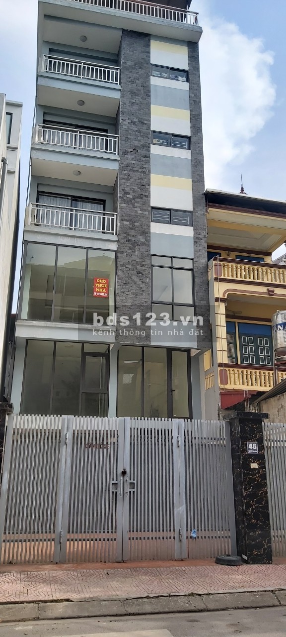 Gia đình về quê ở cần bán lại căn nhà 4 tầng mặt ngõ 15 An Dương Vương 100m². Mặt tiền 7m3 giá 18tỷ