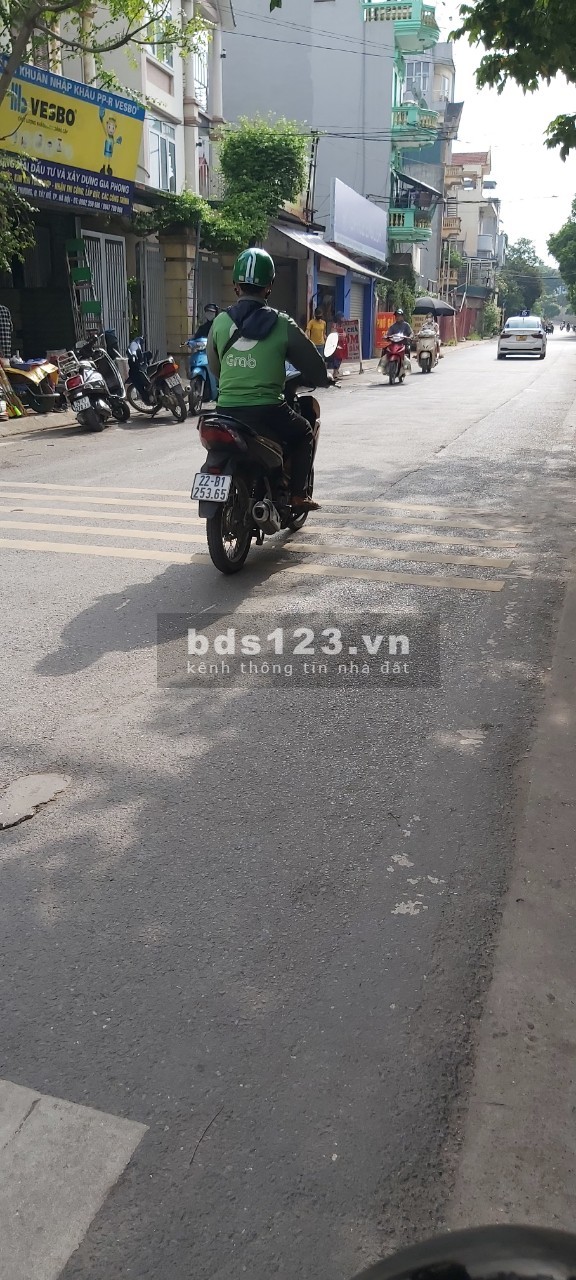 Gia đình về quê ở cần bán lại căn nhà 4 tầng mặt ngõ 15 An Dương Vương 100m². Mặt tiền 7m3 giá 18tỷ