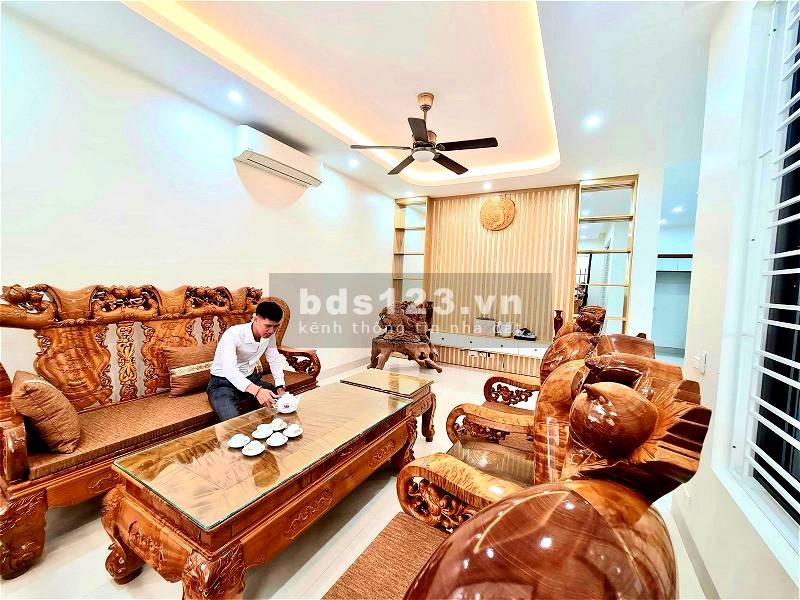Gia đình về quê ở cần bán lại căn nhà 4 tầng mặt ngõ 15 An Dương Vương 100m². Mặt tiền 7m3 giá 18tỷ