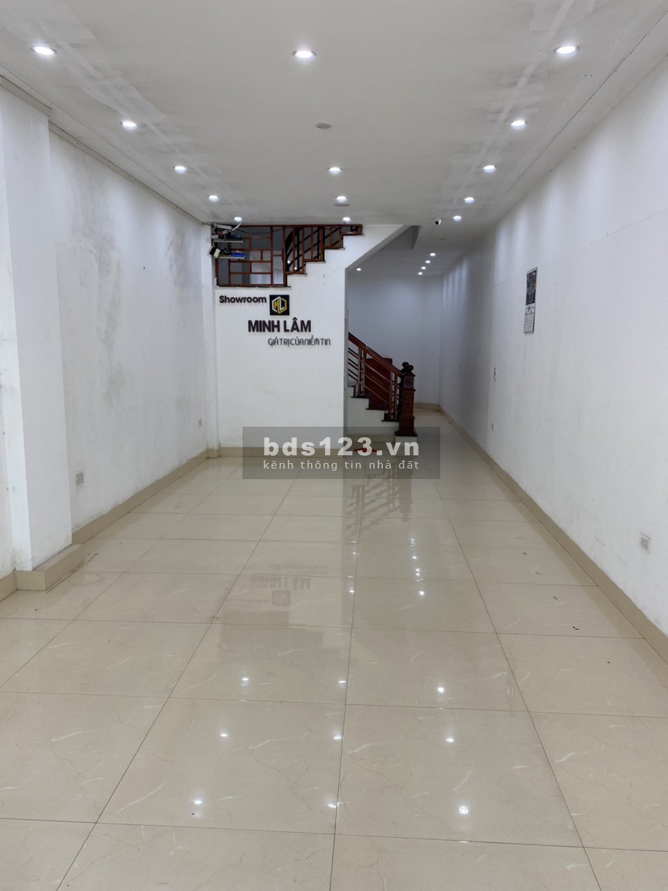 Cho thuê nhà mặt tiền gồm 4 tầng tại Mê Linh, Liên Bảo, Vĩnh Yên - Giá chỉ 20 triệu/tháng