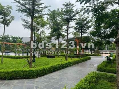 Bán nhà Việt Hưng DT 35m² x 4 tầng, 2 mặt thoáng, giá 2,6 tỷ, chợ, trường học, công viên đa tiện ích