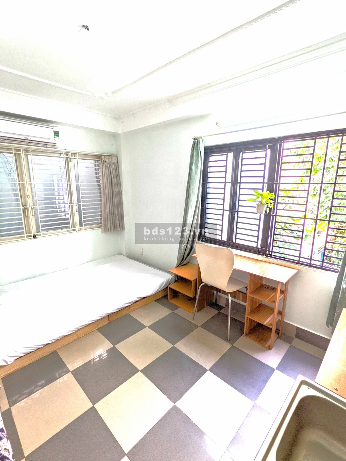 Cho thuê CHDV mặt tiền Lê Quang Định, gần Bà Chiểu, sạch sẽ, đầy đủ tiện nghi, giá 4,5 triệu/tháng