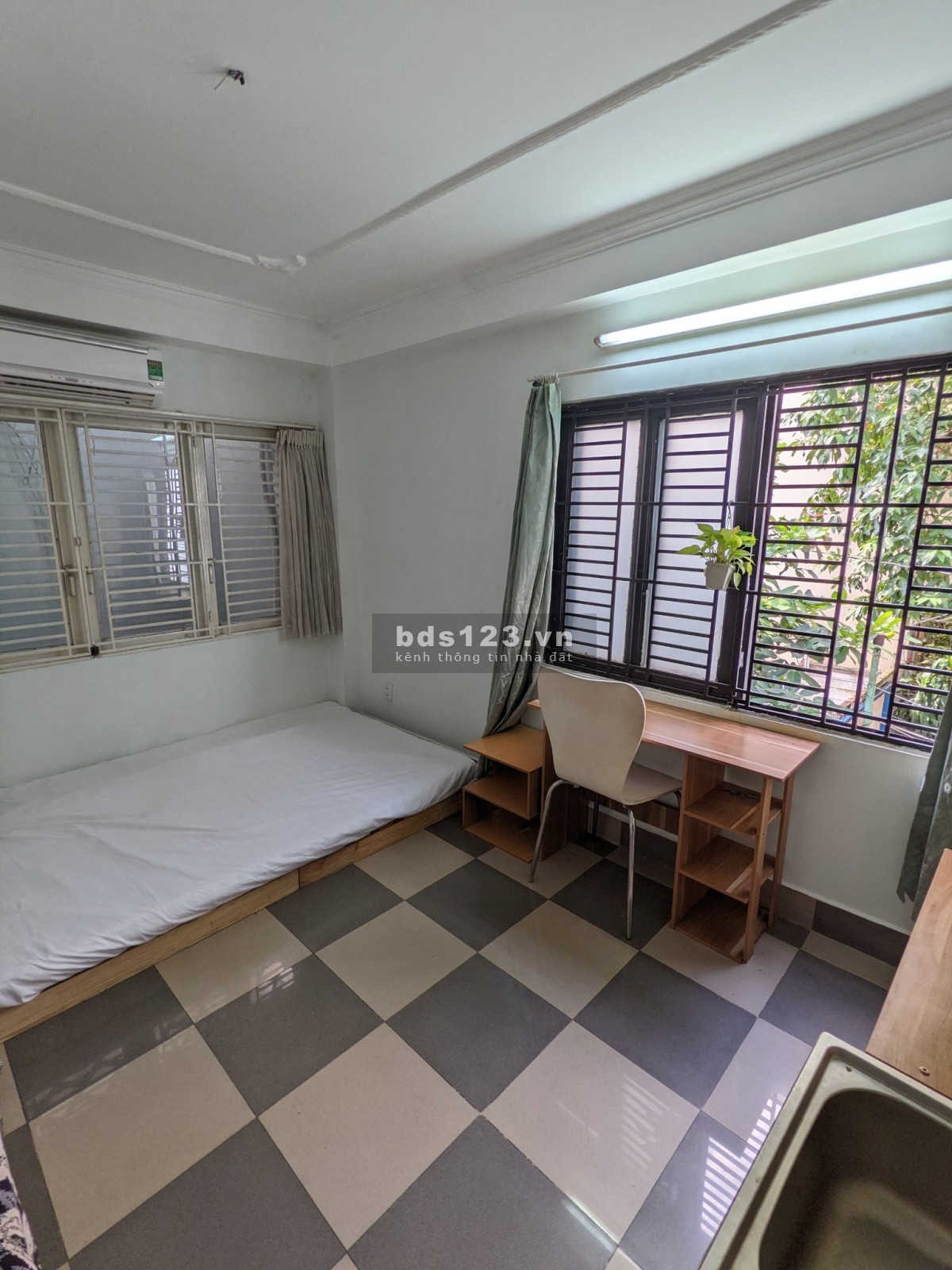 Cho thuê CHDV mặt tiền Lê Quang Định, gần Bà Chiểu, sạch sẽ, đầy đủ tiện nghi, giá 4,5 triệu/tháng