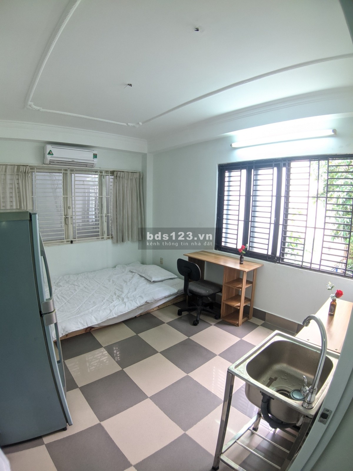 Cho thuê CHDV mặt tiền Lê Quang Định, gần Bà Chiểu, sạch sẽ, đầy đủ tiện nghi, giá 4,5 triệu/tháng