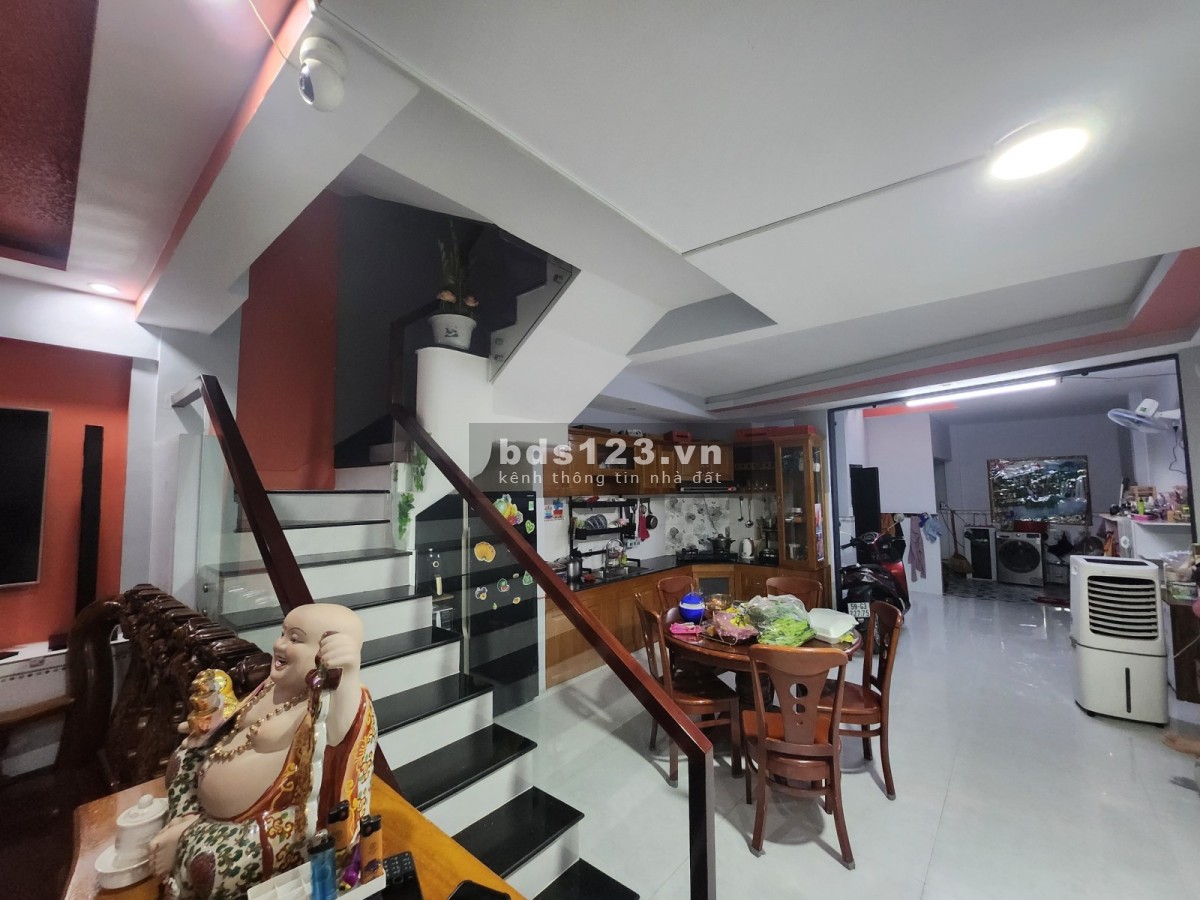 Nhà 4 tầng đẹp và kiên cố tiện kinh doanh, HXH khu dân cư Vĩnh Lộc, giá chỉ hơn 5 tỷ