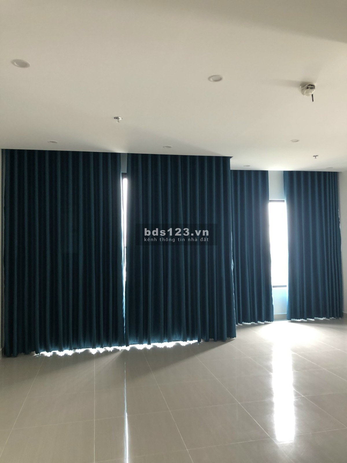 Cho thuê căn hộ 2PN đủ bếp rèm giá chỉ 8 triệu/tháng tại Vinhomes Grand Park Quận 9