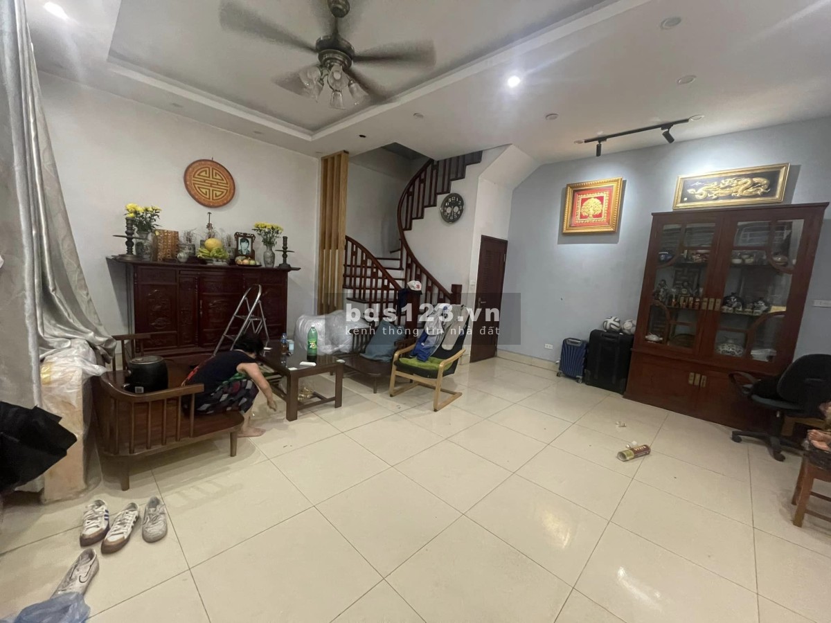 Bán nhà riêng Long Biên, Hà Nội, DT 40m2, MT 6m, nhỉnh giá 4 tỷ