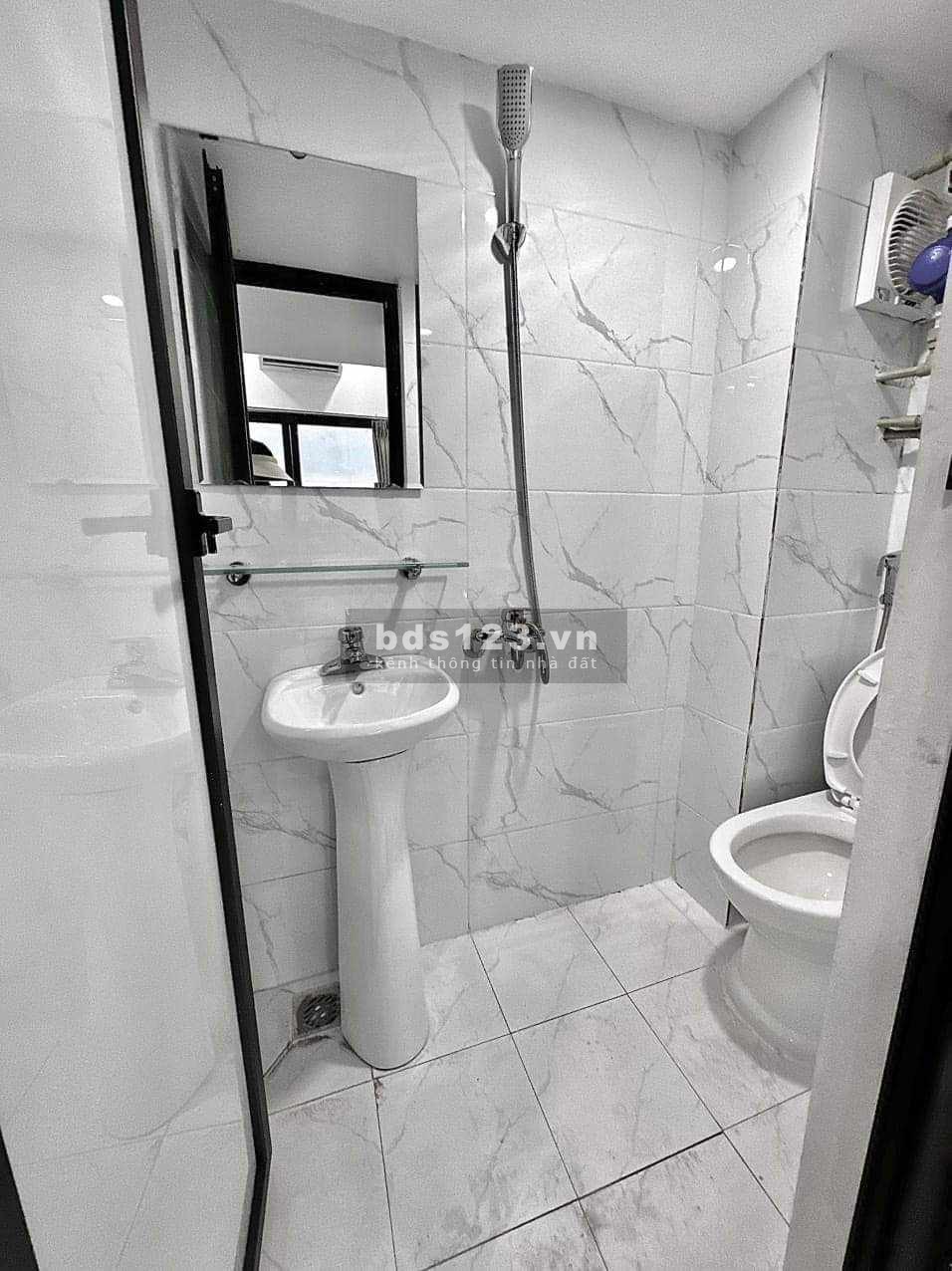 CCMN Nguyễn Ngọc Vũ, dòng tiền khủng 1,8 tỷ/năm. Giá chỉ 17,9 tỷ, ngõ nông, gần phố.