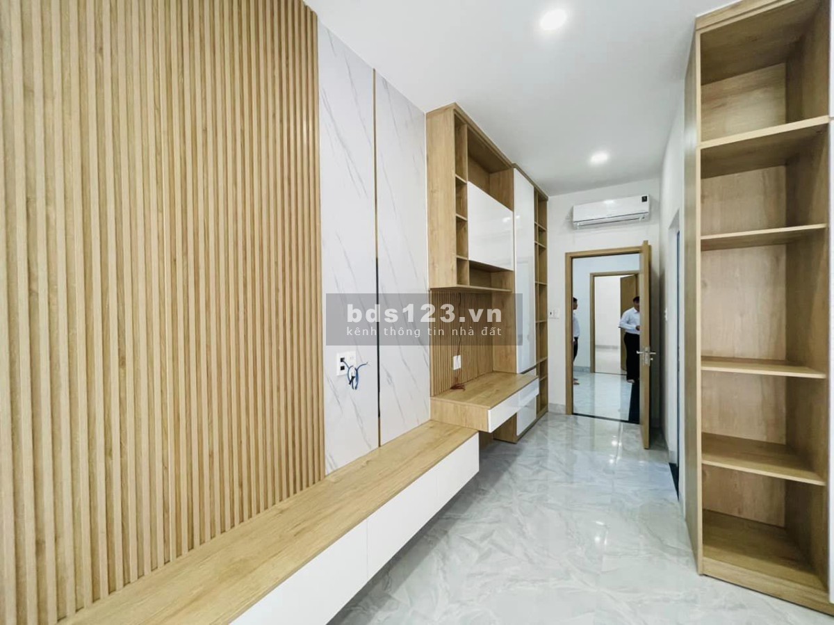 Bán nhà mới xây diện tích lớn đường xe tải ngay Q9