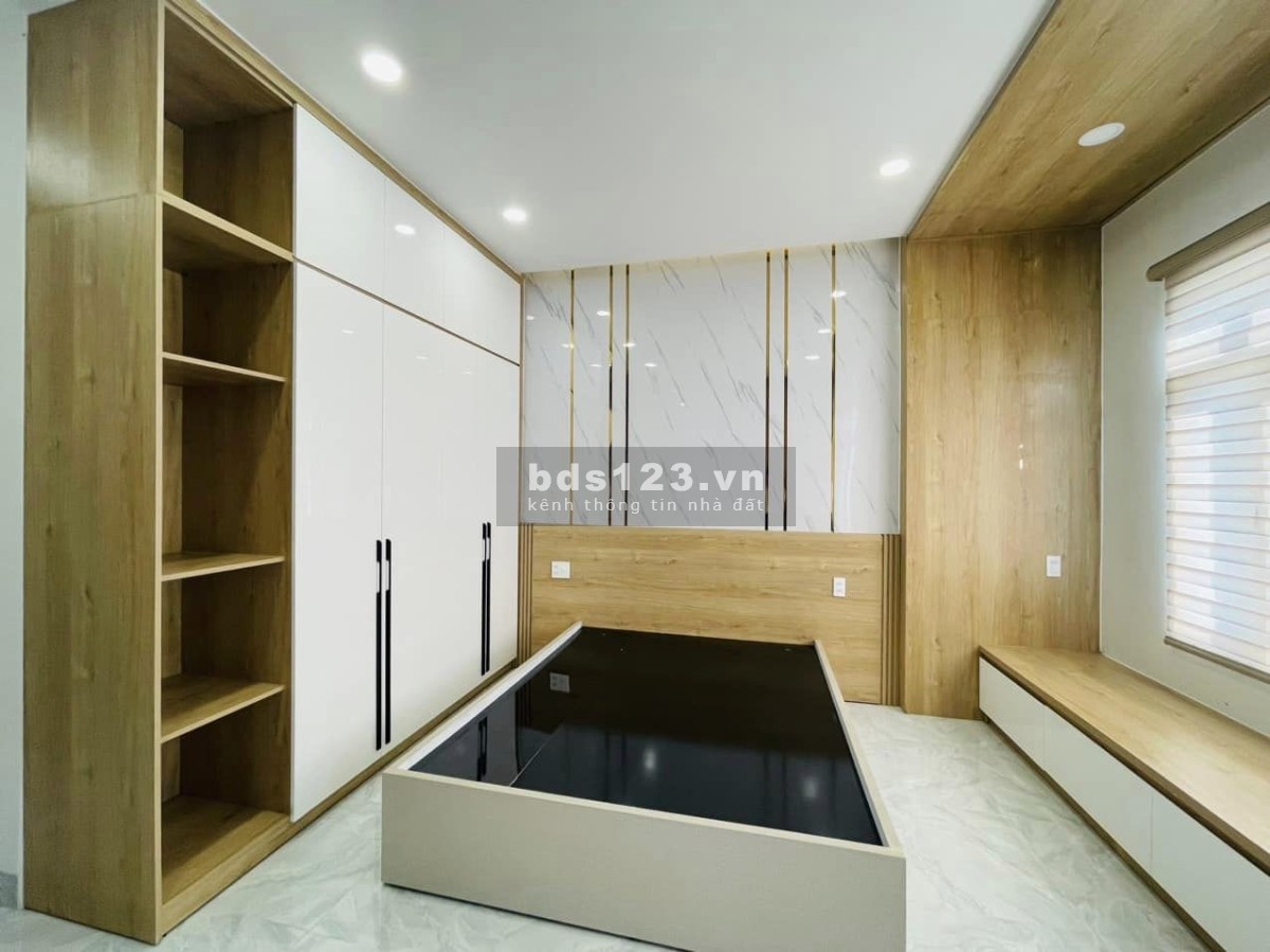 Bán nhà mới xây diện tích lớn đường xe tải ngay Q9