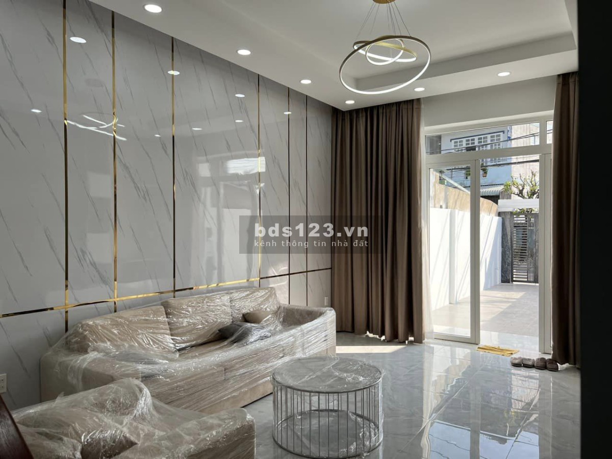 Bán nhà mới xây diện tích lớn đường xe tải ngay Q9