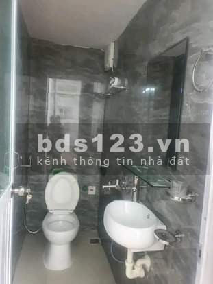 Bán nhà Ngọc Thụy 3 tầng , mặt ngõ kinh doanh, giá 2.6 tỷ, đẹp , sổ chuẩn, ô tô tránh nhau