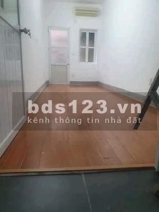 Bán nhà Ngọc Thụy 3 tầng , mặt ngõ kinh doanh, giá 2.6 tỷ, đẹp , sổ chuẩn, ô tô tránh nhau