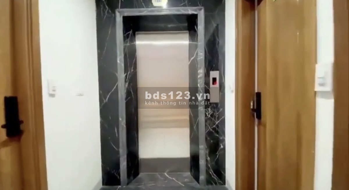 Bán tòa nhà ngay Hồ Tây 110m2, 8 tầng thang máy, 25 tỷ