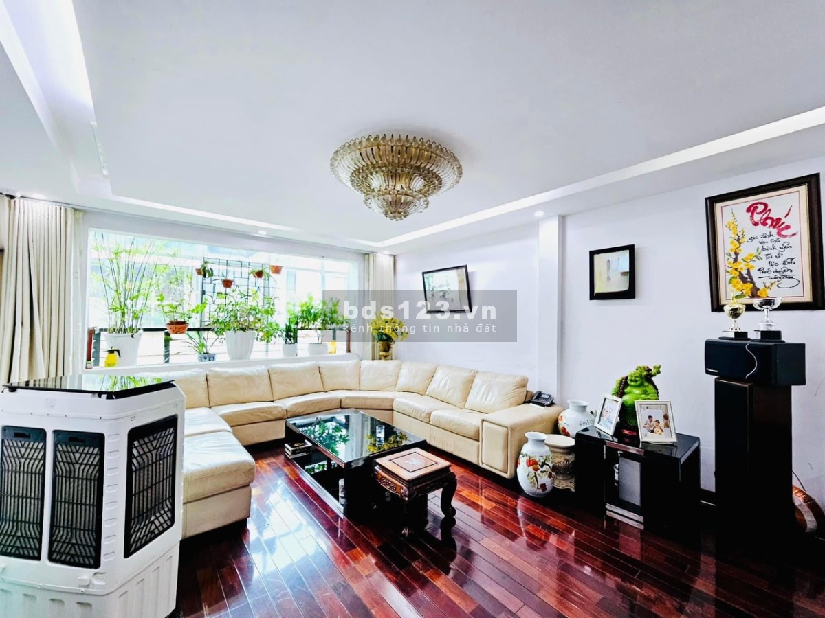 Bán nhà phân lô Hoàng Cầu 75m2, 6 tầng có thang máy, vỉa hè ô tô tránh, tặng nội thất 25.5 tỷ
