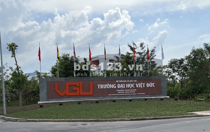 Kẹt tiền cần bán 250m2 gần quốc lộ 13 và kế bên siêu thị Go