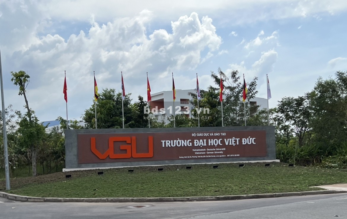 Tôi bán lô đất 7.5m x 20m, 150m2, ngay khu Chợ Bến Cát sầm uất, gần trường C2