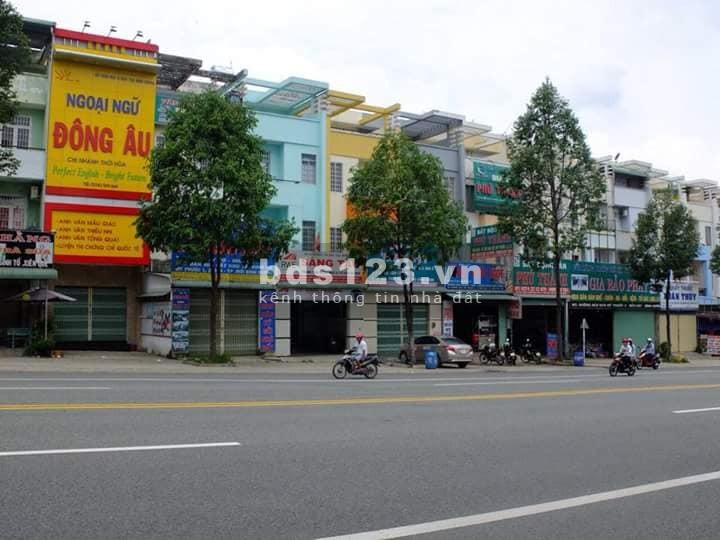 Mình bán lô đất 150m2 sổ hồng riêng - giá vốn - đối diện siêu thị - cạnh chợ và trung tâm y tế