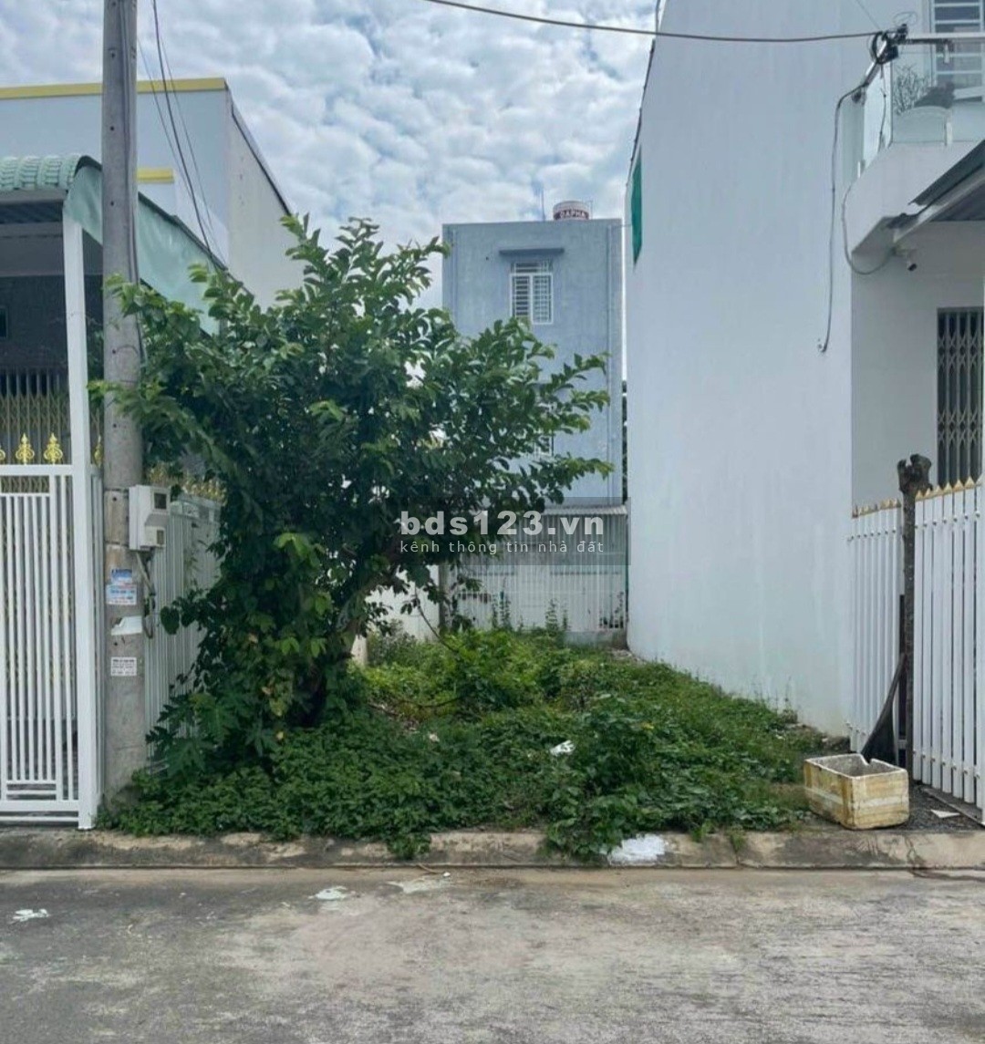 Tôi bán lô đất 7.5m x 20m, 150m2, ngay khu Chợ Bến Cát sầm uất, gần trường C2