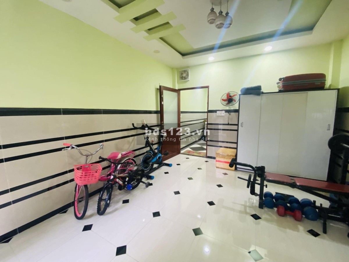 Bán nhà đường Trường Chinh - Hẻm xe 16 chỗ - 51M2 - 3 tỷ 95 (Còn TL)