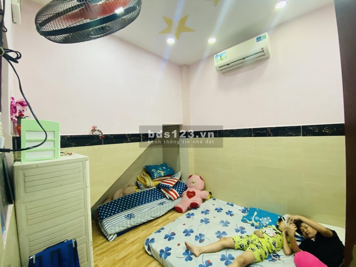 Bán nhà đường Trường Chinh - Hẻm xe 16 chỗ - 51M2 - 3 tỷ 95 (Còn TL)