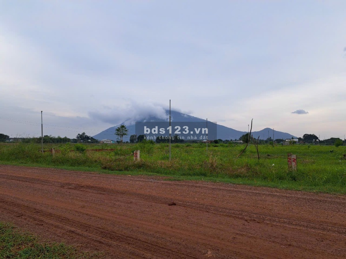 Bán đất gần núi Bà Đen, DT 225m², giá rẻ chỉ 370 triệu tại suối đá Dương Minh Châu