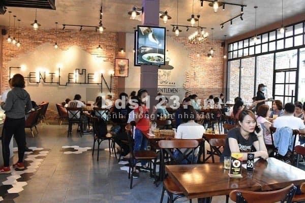 Cho thuê góc MTKD 608 Ba Tháng Hai, P.14, Quận 10 - DT 350m2