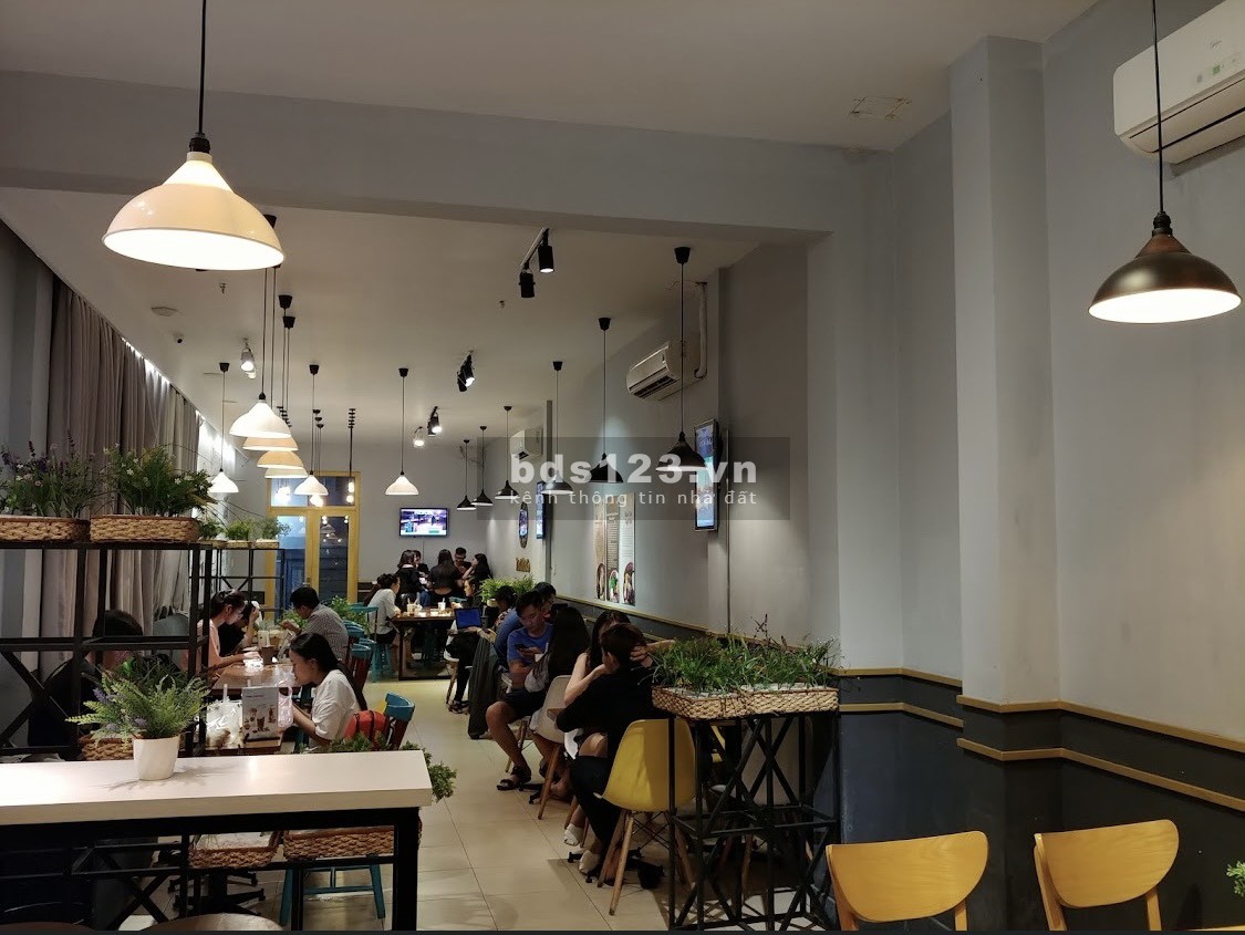 Cho thuê góc mặt tiền kinh doanh 58 Cao Thắng, Phường 5, Quận 3 - Diện tích 100m2