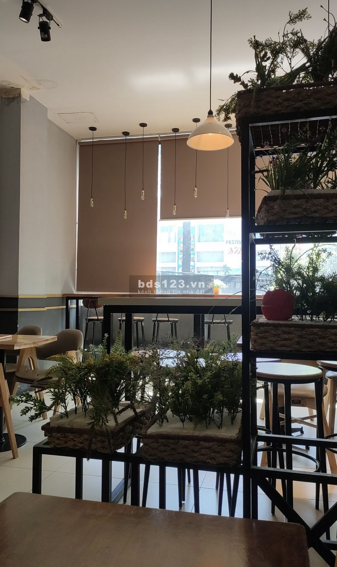 Cho thuê góc mặt tiền kinh doanh 58 Cao Thắng, Phường 5, Quận 3 - Diện tích 100m2
