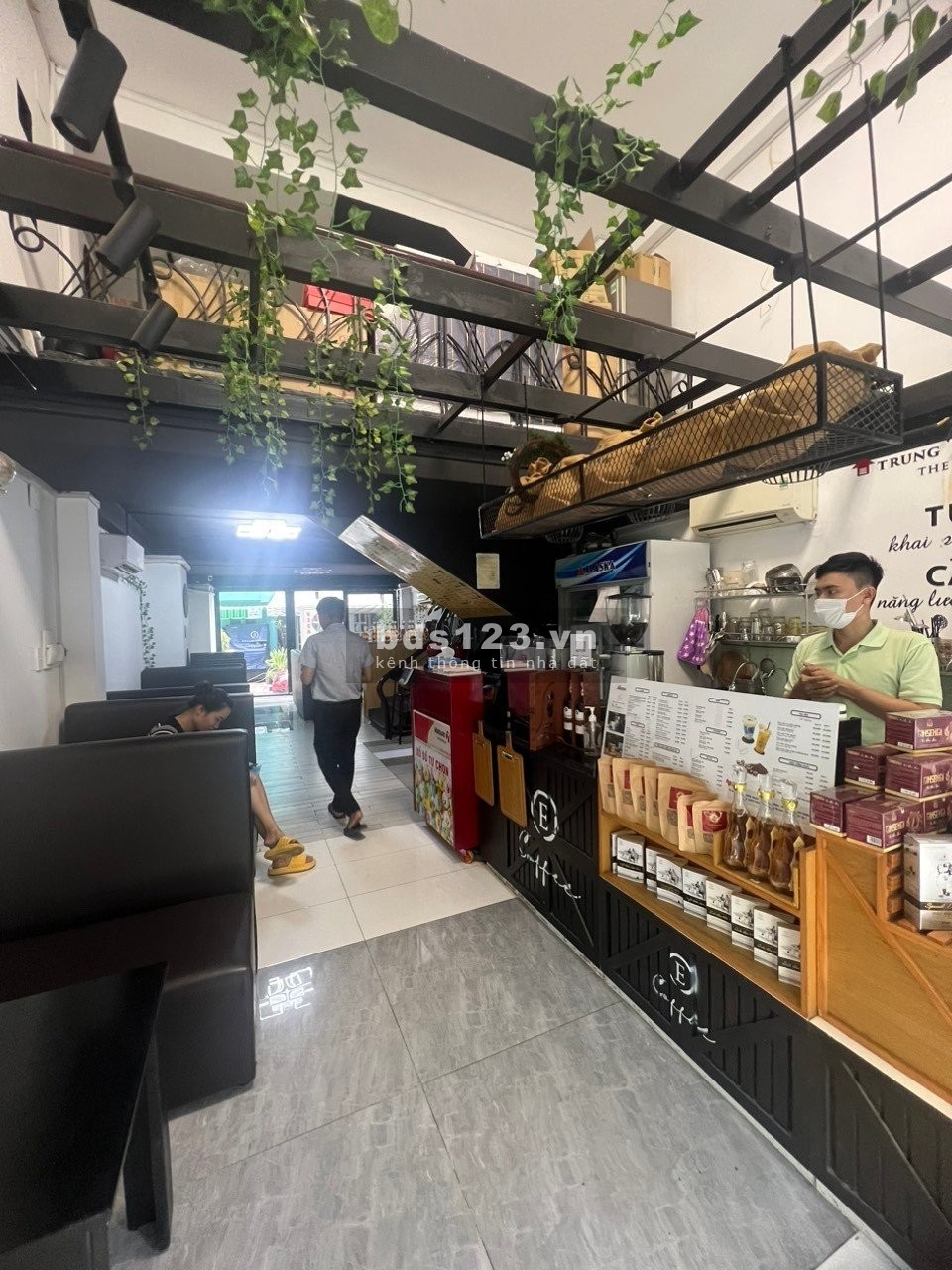 Cho thuê góc 2 MTKD 57 Hoa Sứ, Phường 7, Quận Phú Nhuận - 2 mặt tiền