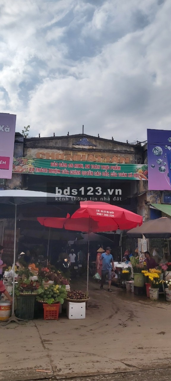 Chỉ 2 tỷ có ngay nhà cấp 4 đối diện chợ Nhật Tân. Mặt đường ô tô. Diện tích 44m² mặt tiền 7m