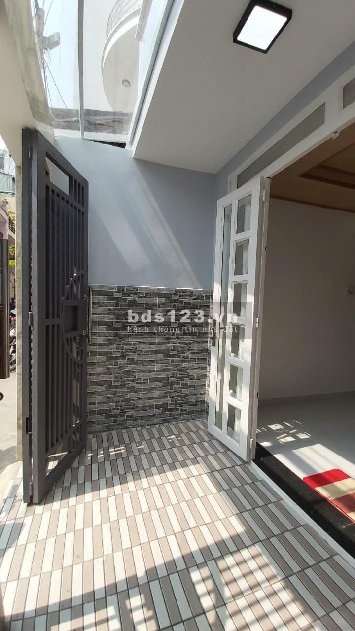 Bán nhà riêng DT 42.2m² x 2 lầu, đường XVNT, Quận Bình Thạnh, Hẻm 5m thẳng tăm tắp, nhỉnh giá 5 tỷ