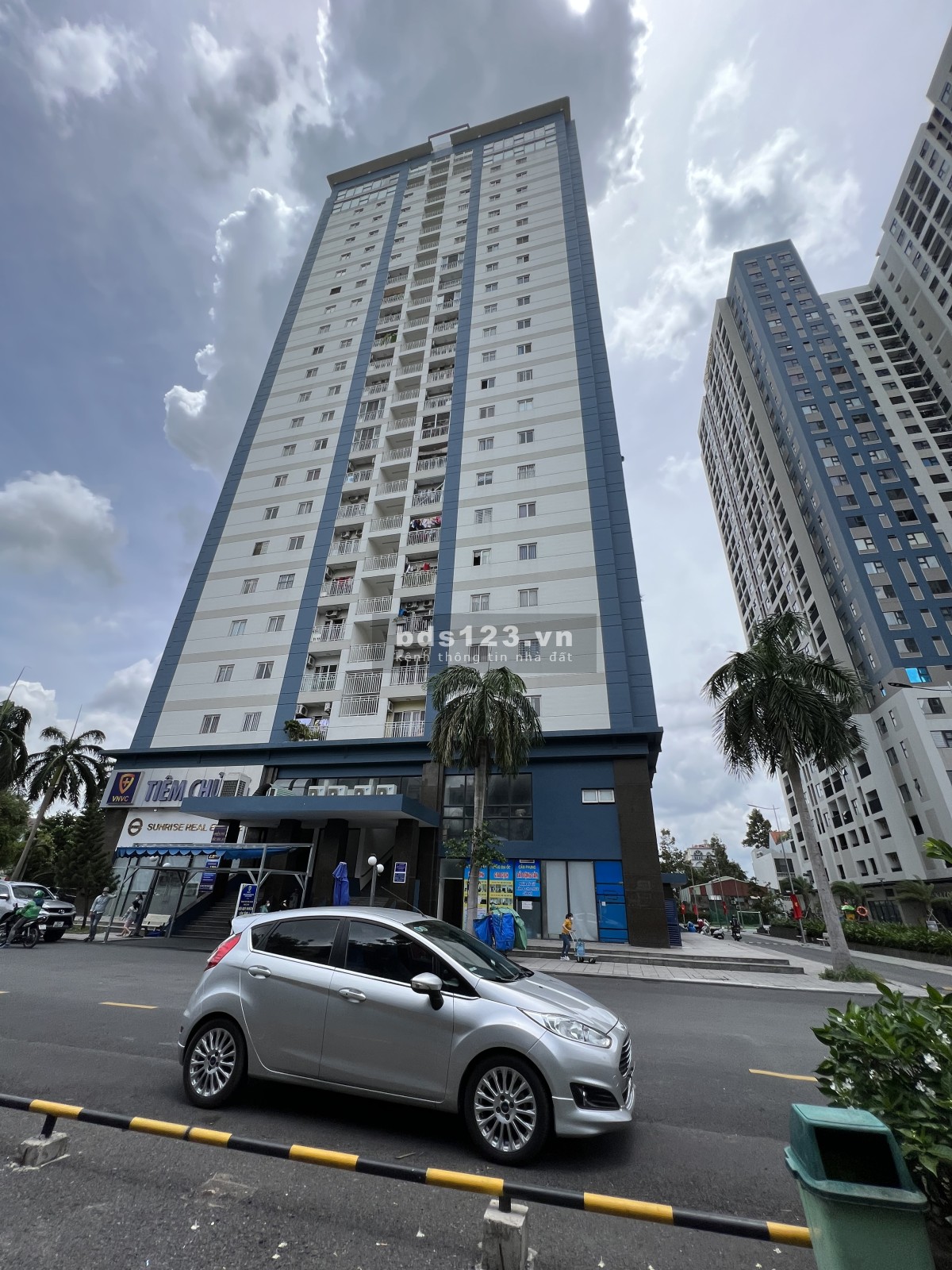 Mình cần bán căn hộ 92.6m2 3PN ở Charm Plaza 1