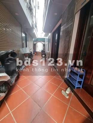 Bán nhà Thạch Bàn 30m, 5 tầng, giá nhô 2 tỷ, tiền vừa, ở sướng, phân lô ô tô