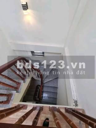 Bán nhà Thạch Bàn 30m, 5 tầng, giá nhô 2 tỷ, tiền vừa, ở sướng, phân lô ô tô