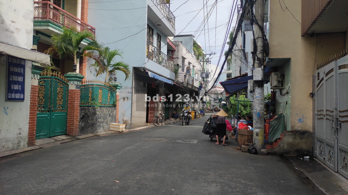 NHÀ KHU AN NINH, CHỖ ĐẬU Ô TÔ, GẦN SACOMBANK ÂU CƠ, 3.5 TỶ