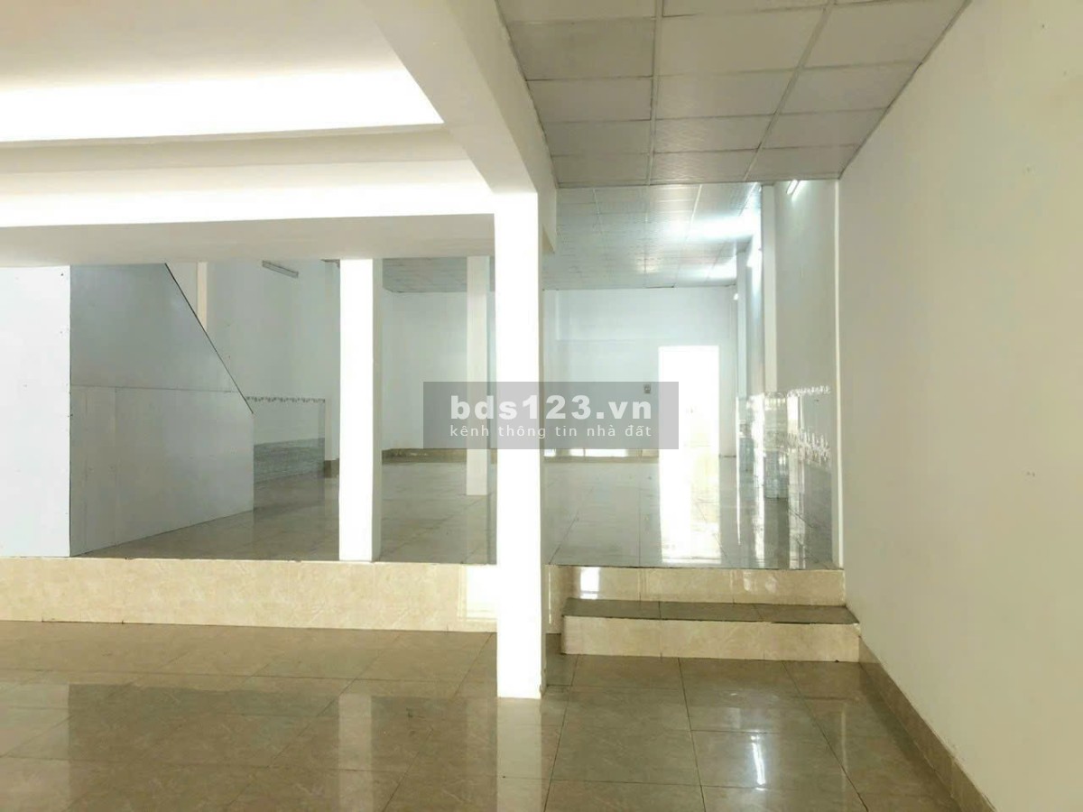 Cần cho thuê nhà nguyên căn mặt tiền đường Huỳnh Tấn Phát, Phường Phú Mỹ, Quận 7.