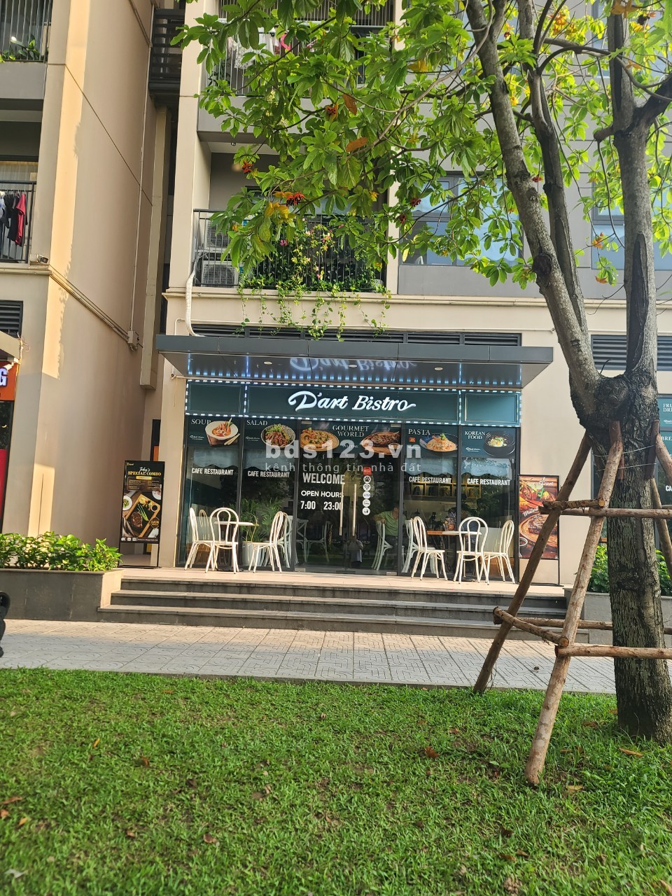 Bán shophouse chân đế DT 50m2 giá 6.6 tỷ, cho thuê 40 - 45tr/th, vị trí đẹp nhất Vinhomes Smart City
