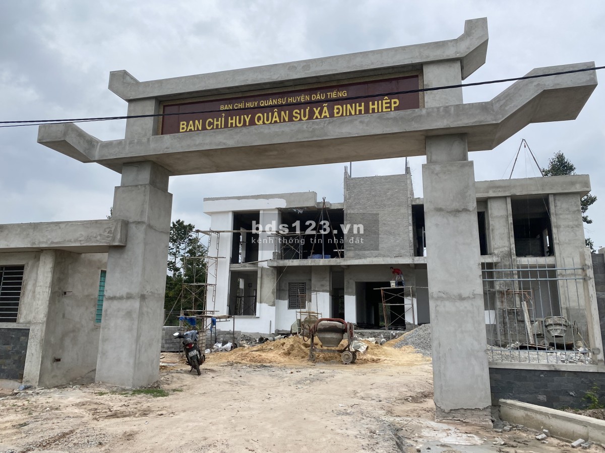 Bán đất DT 231m², nằm gần trường học, chợ Lớn và cách trung tâm hành chính 3km