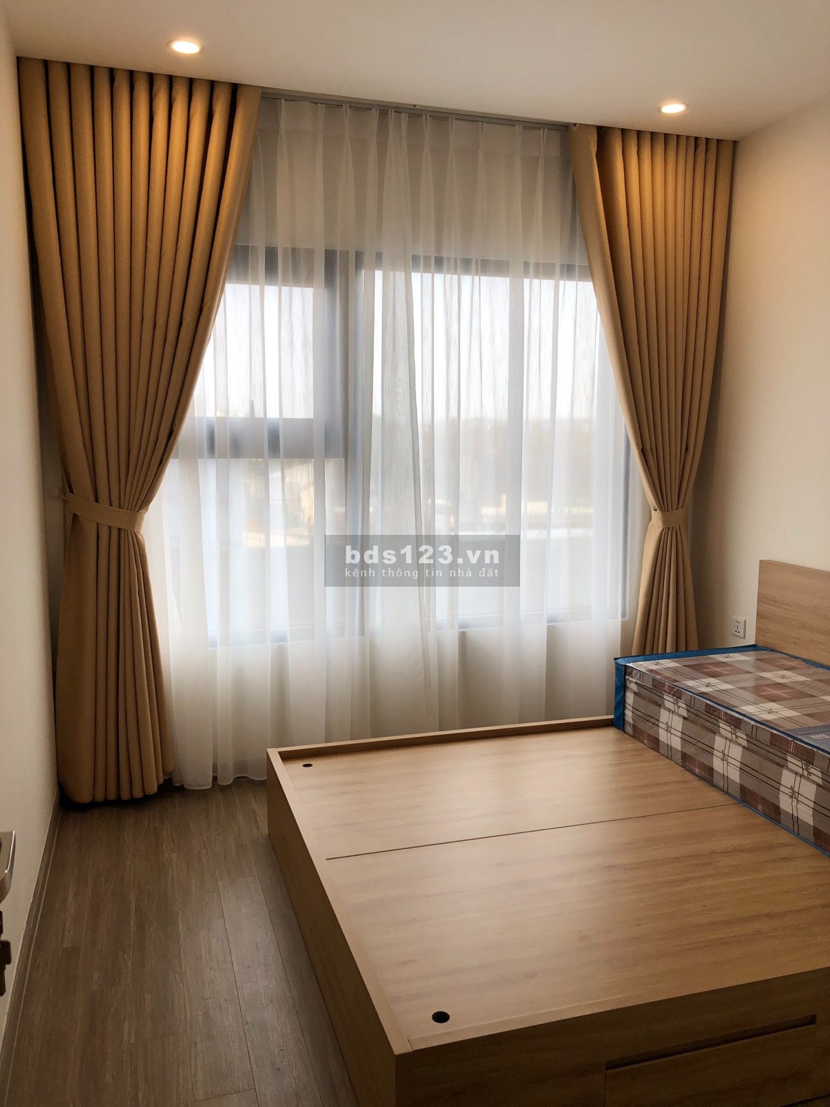 Cần cho thuê căn hộ 1PN+1 đồ cơ bản (có 3 giường) giá 5tr9 tại Vinhomes Ocean Park, Gia Lâm, HN