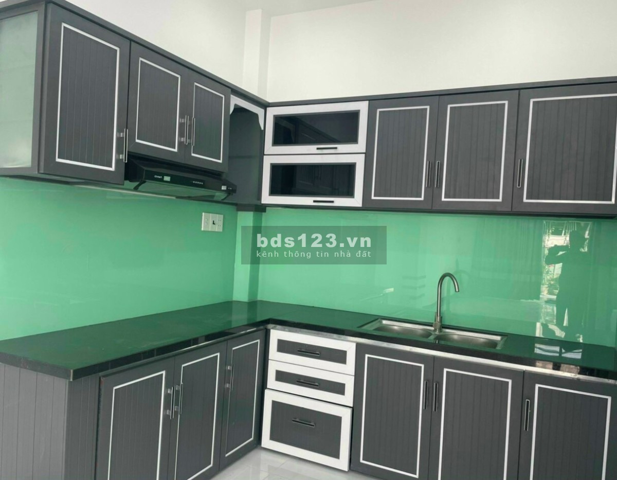 Bán nhà rộng 3 tầng ô tô đỗ cửa, gần chung cư Sơn Kỳ, giá 3.8 tỷ