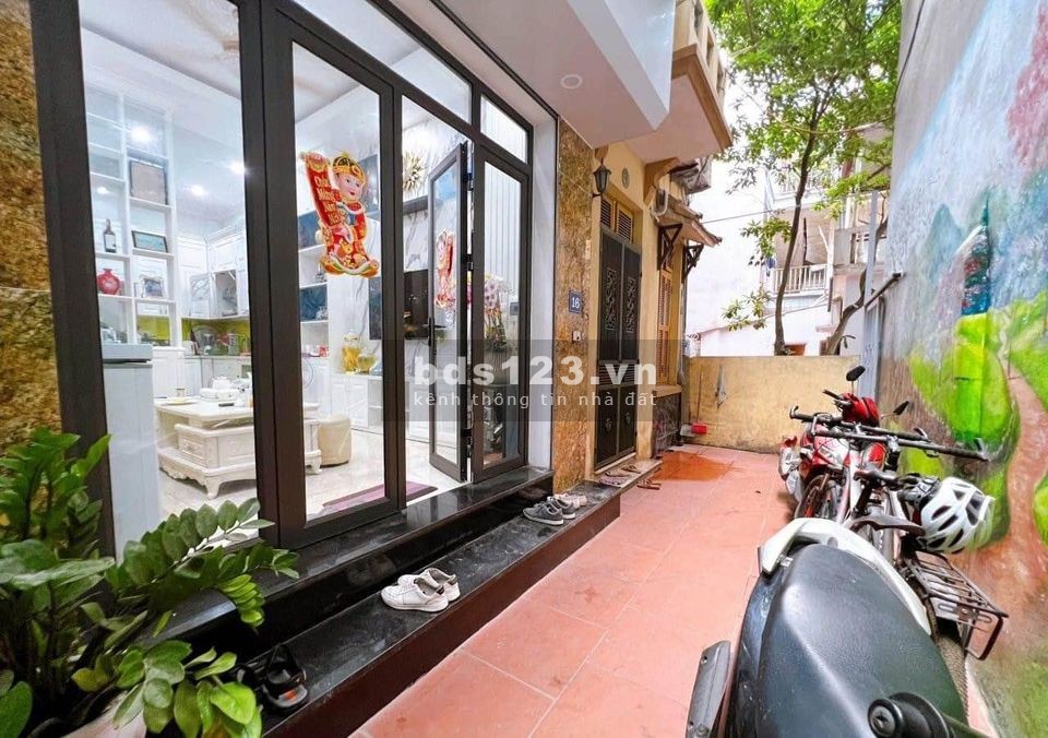 Bán nhà Láng Hạ, Đống Đa, 51m2 x 4 tầng, lô góc, oto chỉ 35m, giá 4.25 tỷ LH 0333649396