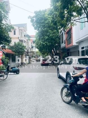 Bán nhà gần Trường Lâm, Việt Hưng, 35, 4 tầng, giá 2.6 tỷ, rẻ nhất, dân xây, sổ đỏ chuẩn