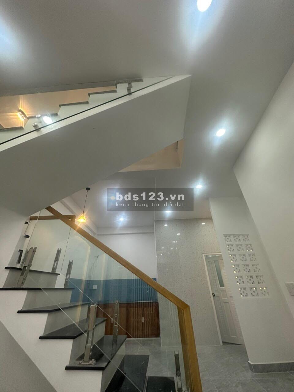 Bán nhà Bình Thạnh kế Quận 1 – Diện tích 45M2 chỉ 4 tỷ 2 (TL)