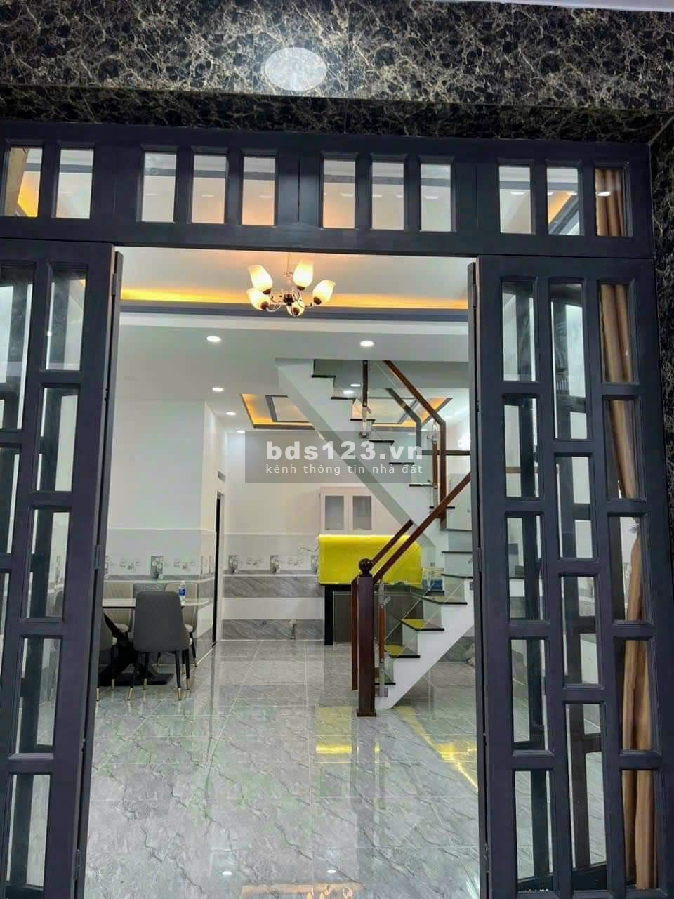 Bán nhà mới, có thể dọn vào ở ngay tại hẻm 60 Lâm Văn Bền, Q7, có sổ hồng