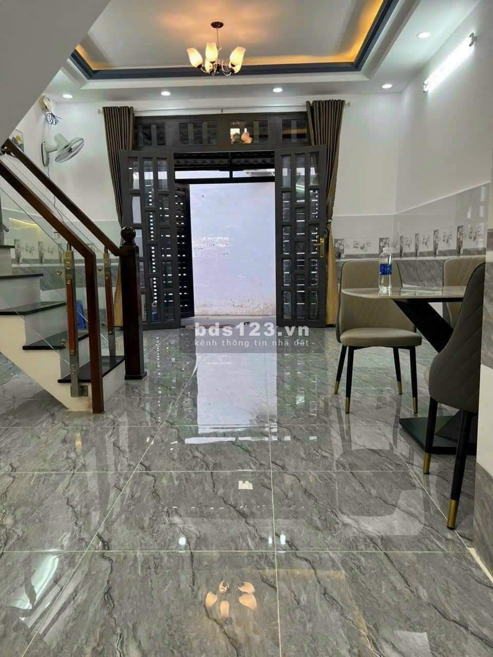 Bán nhà mới, có thể dọn vào ở ngay tại hẻm 60 Lâm Văn Bền, Q7, có sổ hồng