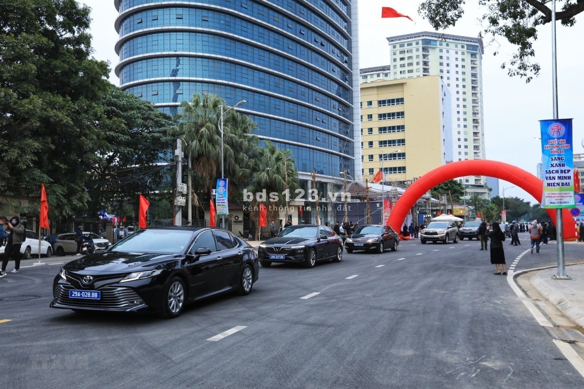 Bán nhà mặt Phố Huỳnh Thúc Kháng, Đống Đa 150m2, mặt tiền 8m lô góc 3 mặt thoáng